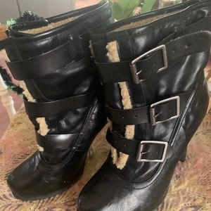 ◾️Simply Vera Olivia women’s cozy black strappy lined hi-heel boots